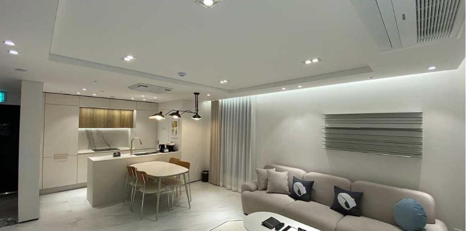 Hotel The Designers Lyj Suite Yeoksam Сеул Экстерьер фото