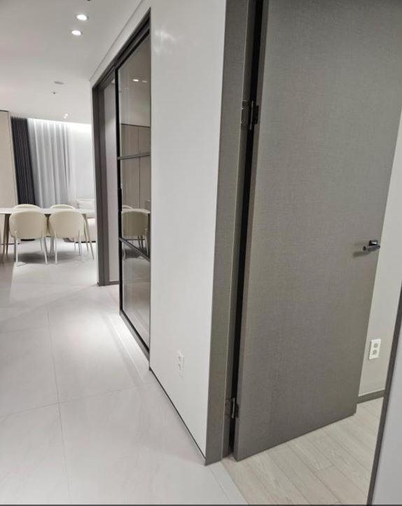 Hotel The Designers Lyj Suite Yeoksam Сеул Экстерьер фото